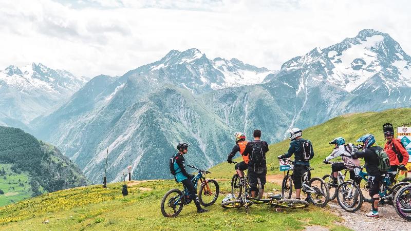 Gruppo di ragazzi Mountain Bike