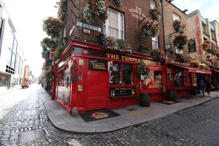 Foto del Temple Bar scattata durante il viaggio studio Dublino in famiglia
