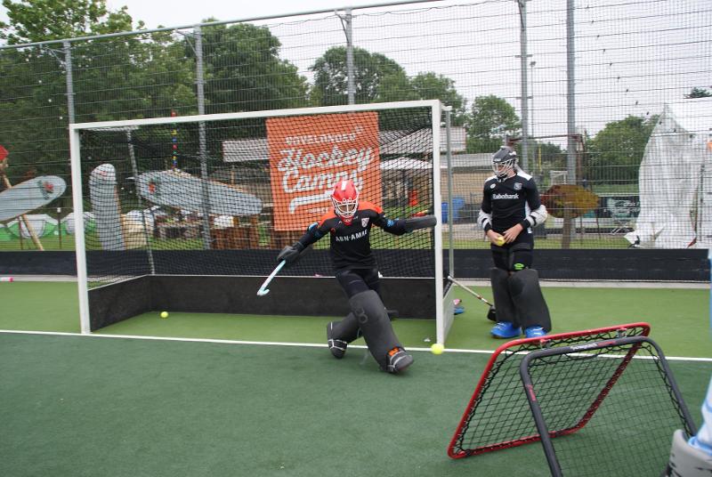 allenamenti per portieri al campo estivo hockey