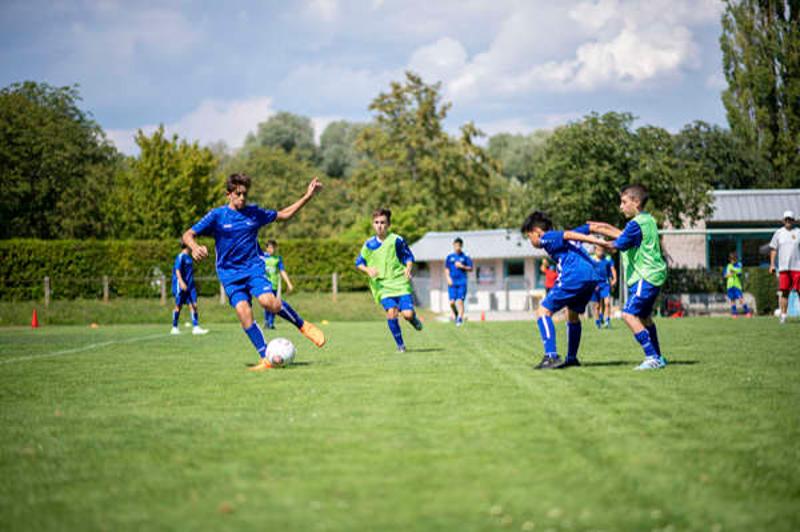 Al campo internazionale sul Lago Costanza i ragazzi stanno allenando le lore tecniche in campo