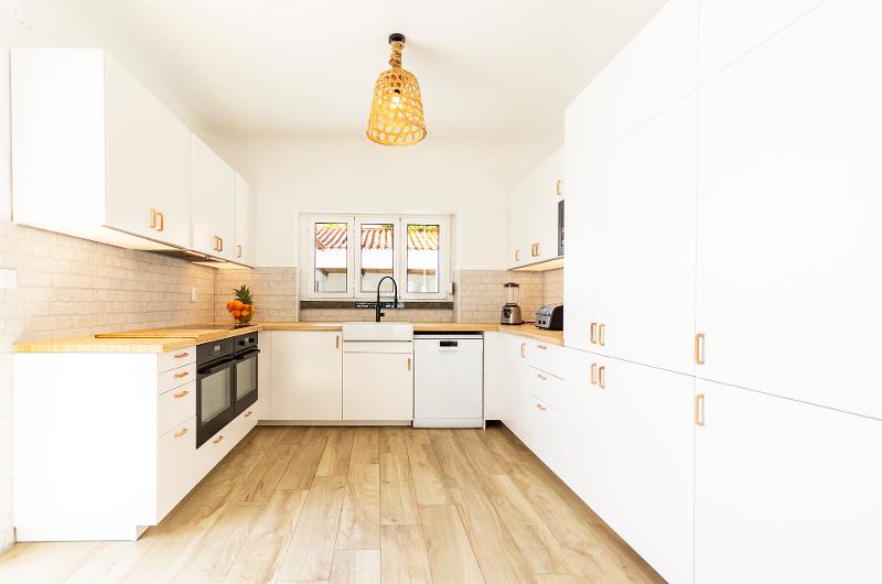 Camere e cucine spaziose al campo estivo surf