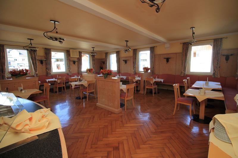 La sala da pranzo dell'hotel del soggiorno linguistico tedesco è semplice, accogliente e spaziosa