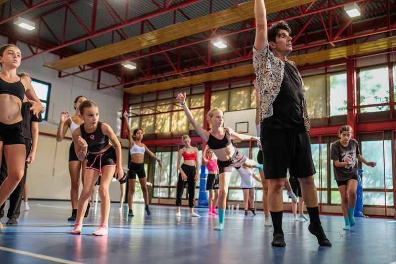 Lezioni e allenamenti intensi al campo estivo danza