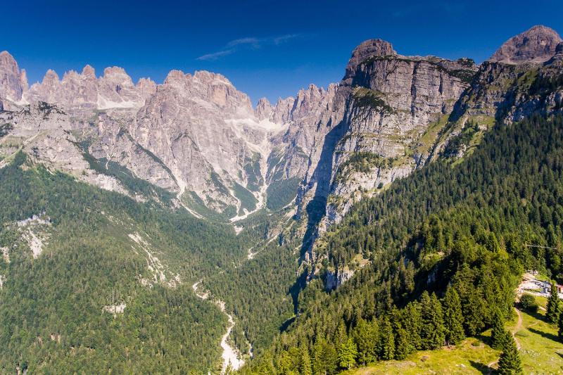 Panorami e paesaggi incredibili al campo estivo inglese e sport!