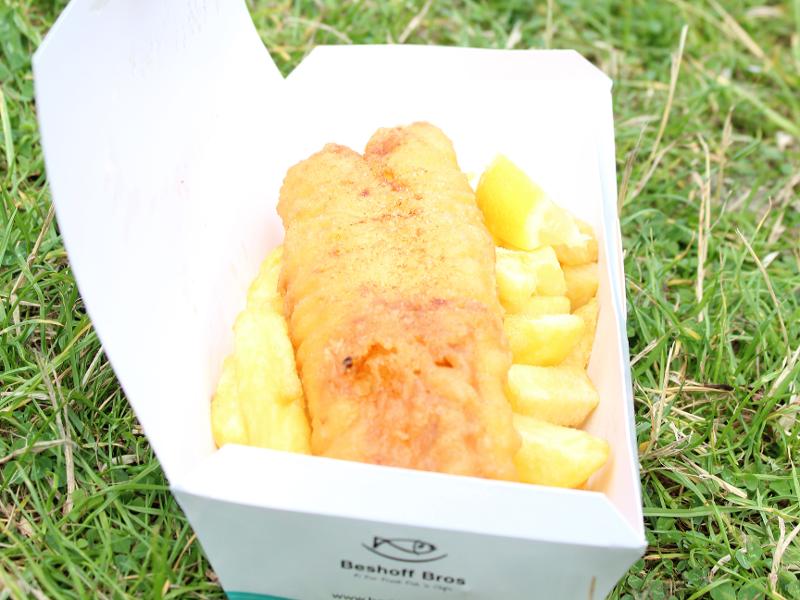 Nella foto si intravede il tipico fish and chips irlandese durante il soggiorno linguistico Dublino