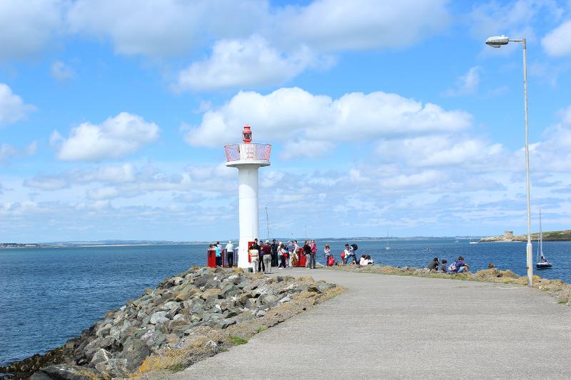 Vista di un faro presente al porto che è possibile visitare durante il soggiorno linguistico Dublino