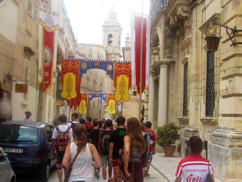 Al soggiorno linguistico a Malta si fanno escursioni nel centro città 