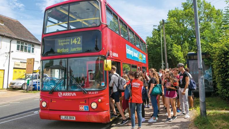 Durante la vacanza studio a Londra uno stop di rito per vedere i famosi autobus rossi