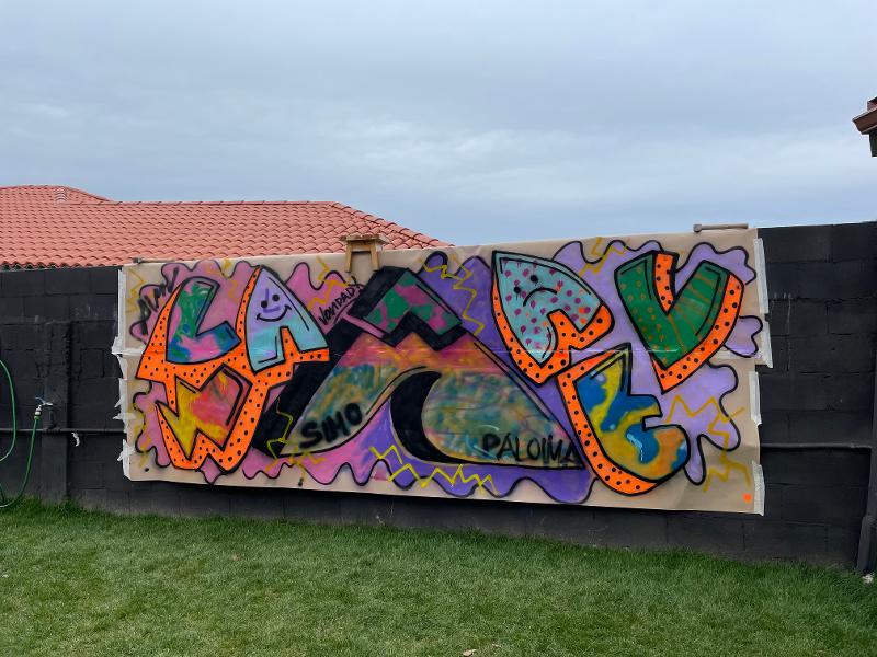 Al campo estivo surf ci sono anche dei graffiti!