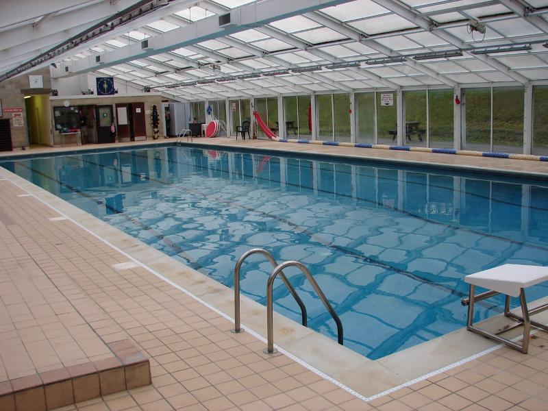 Al soggiorno linguistico c'è una piscina dove puoi rilassarti 