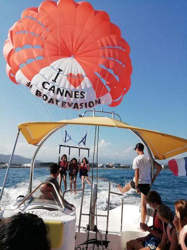 Al soggiorno linguistico francese i ragazzi fanno attività in mare fantastiche 