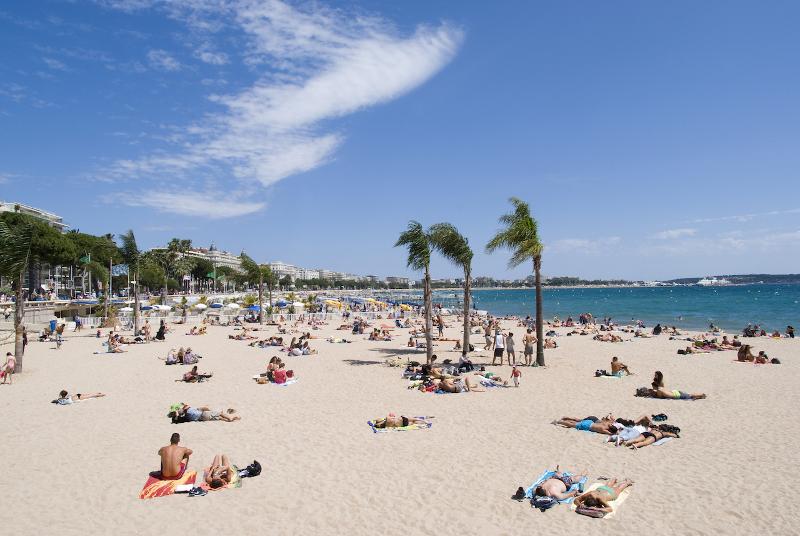Al soggiorno linguistico francese c'è una spiaggia fantastica dove puoi rilassarti 
