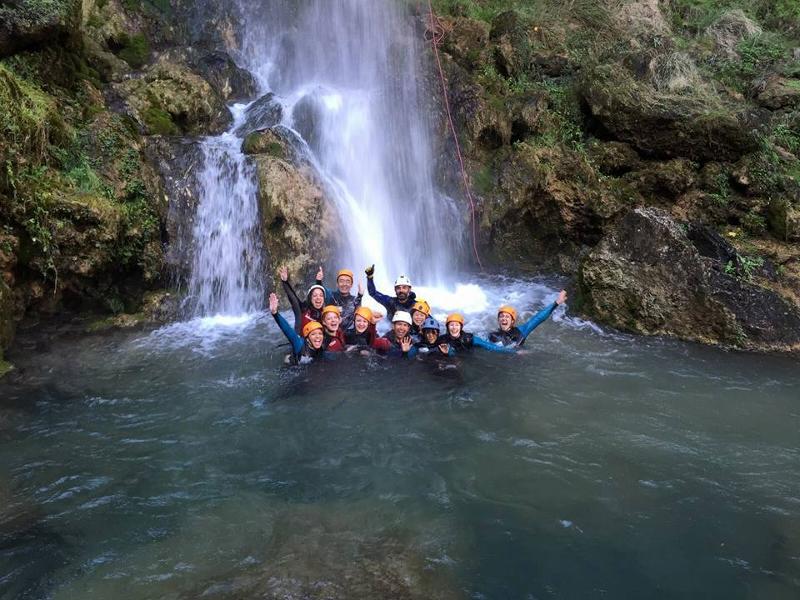 I partecipanti del soggiorno linguistico spagnolo fanno rafting