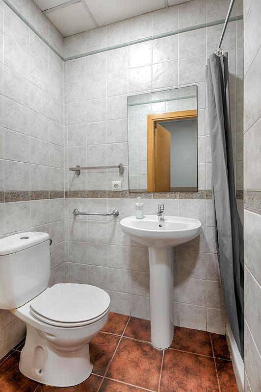 Dettaglio del bagno in una camera del soggiorno linguistico spagnolo