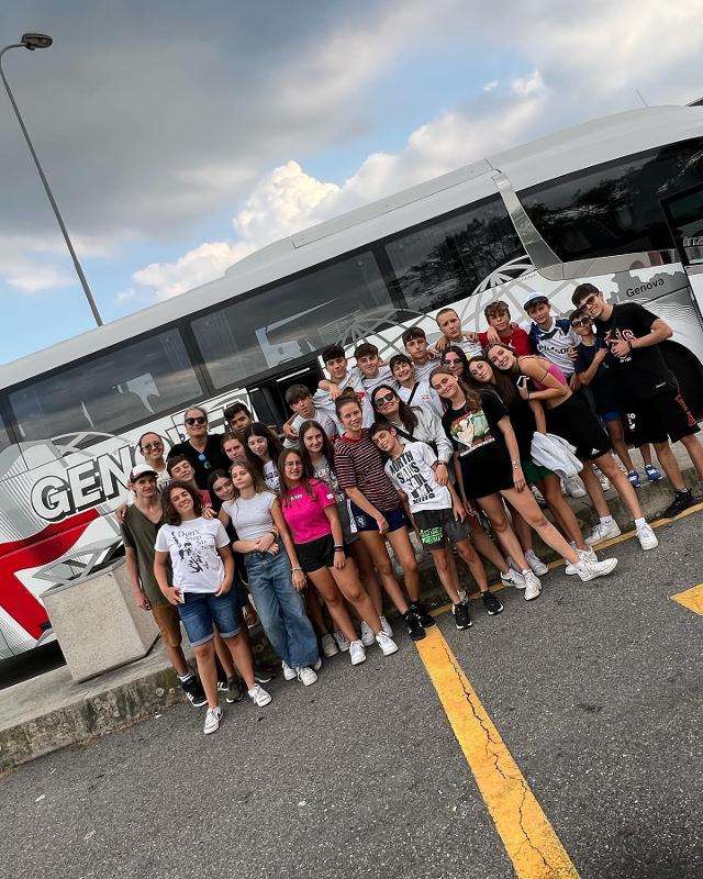 Gruppo davanti ad un pullman alla vacanza studio in inglese