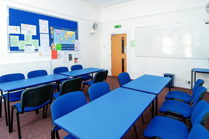 Al soggiorno linguistico inglese estivo a Bournemouth ci sono stanze per fare le lezioni molto attrezzate 