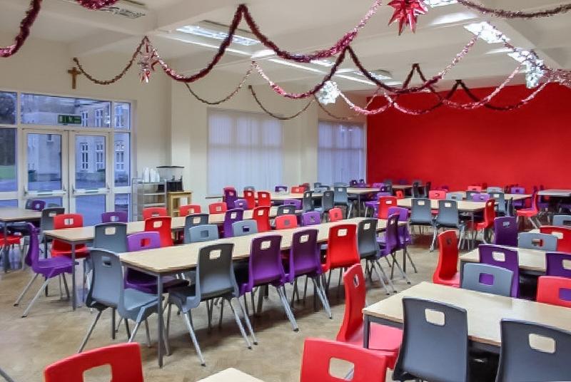Al  soggiorno linguistico inglese inglese premium vicino ad Oxford ci sono stanze confortevoli dove potrai svagarti e mangiare 