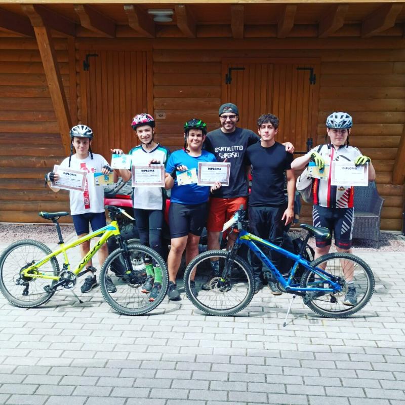 Al campo estivo MTB e multisport a Ligonchio ci sono i ragazzi che hanno ricevuto il loro attestato