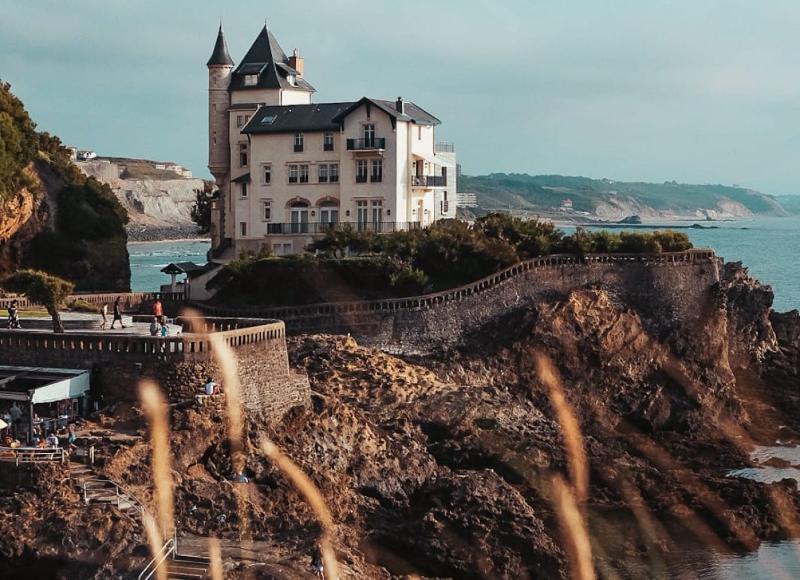 Al campo estivo internazionale surf Vieux Boucau si può vedere una bellissima dimora con vista mare