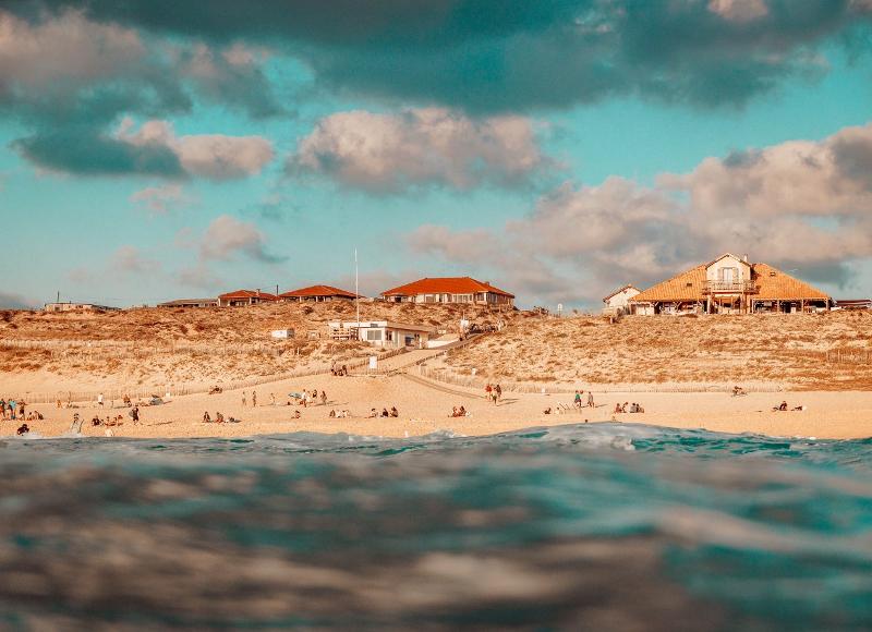 Al campo estivo internazionale surf Vieux Boucau la spiaggia è ampia 